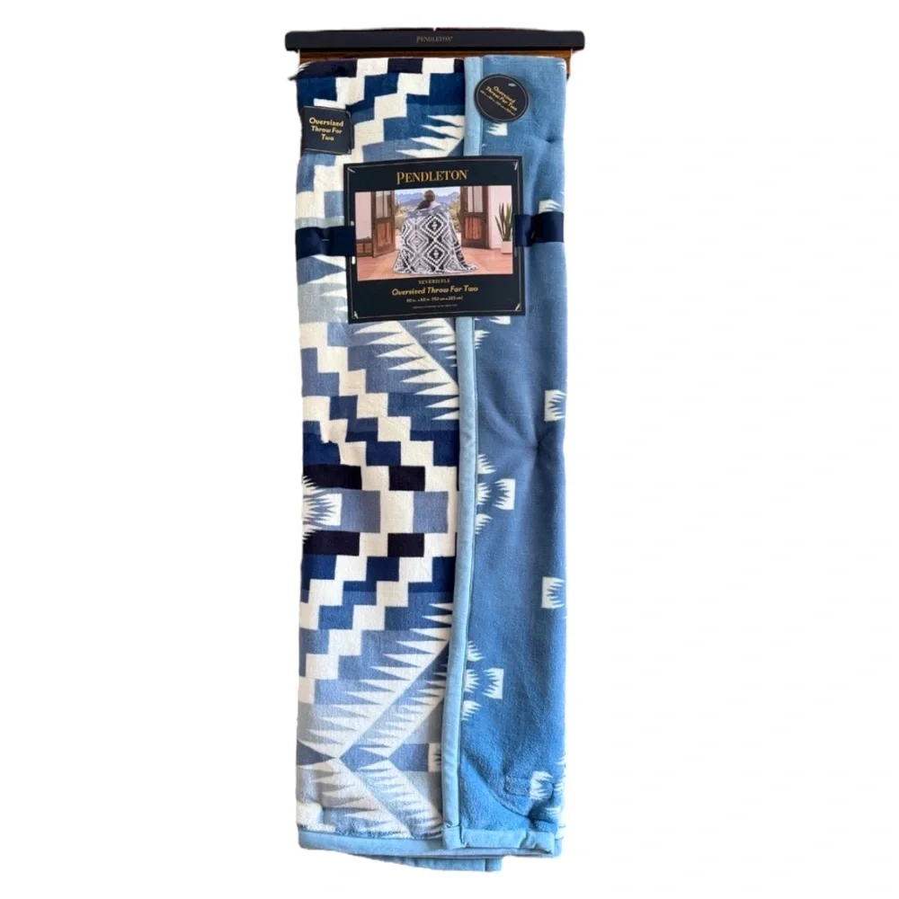 Pendleton Oversized Blue and White Geometric Blanket Throw 60”x80”
